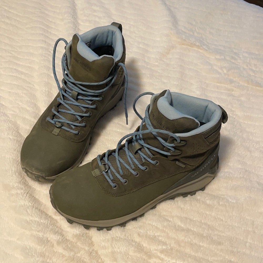 Merrell hiking boots like new